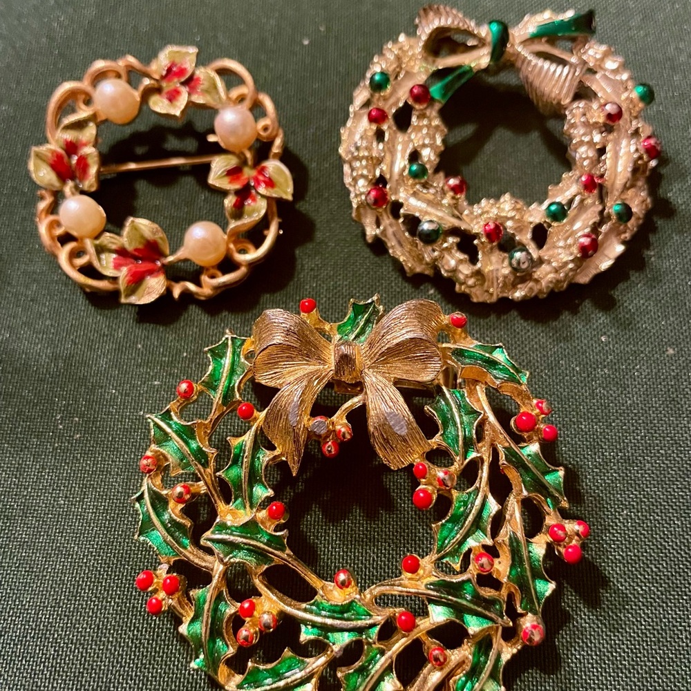 Festive Wreath Brooch Set Lot Trio with Gold and Green Accents
